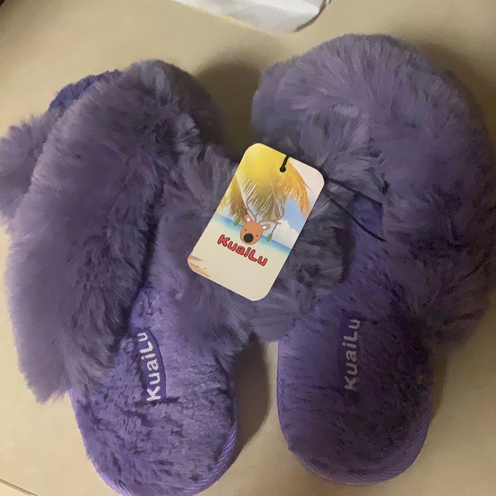 Brand new Kuailu women’s purple fluffy slippers